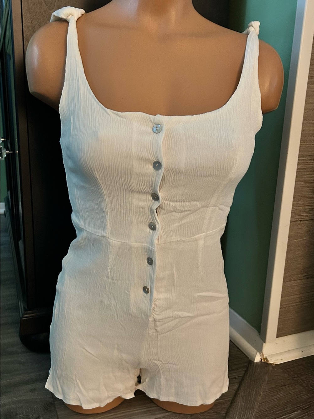 White Dainty Button-Front Sleeveless Romper Size Small S